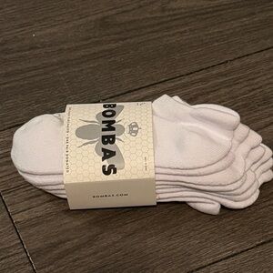 NEW Bombas Kids White Ankle Socks Youth 1-3